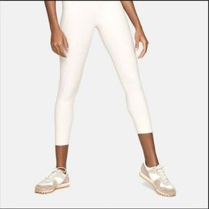 NWT Outdoor Voices Warmup 3/4 Leggings Size M